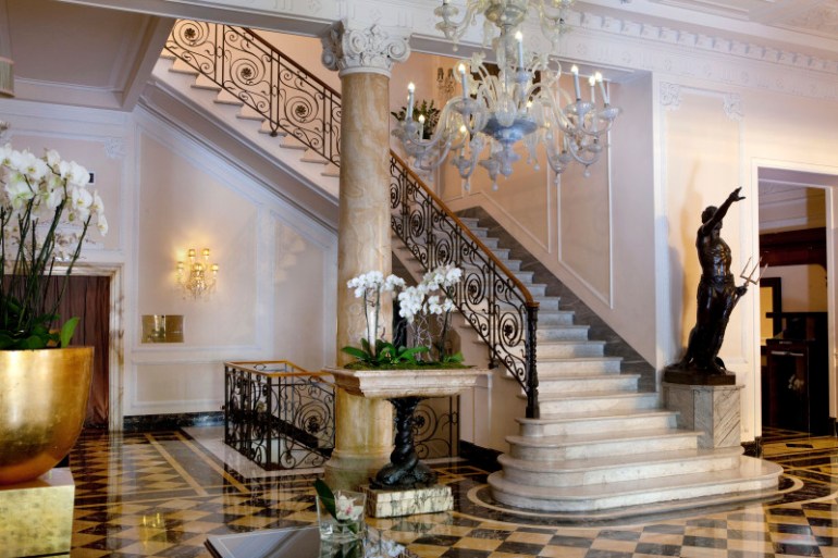 2_Regina_Hotel_Baglioni_Lobby1-800x533